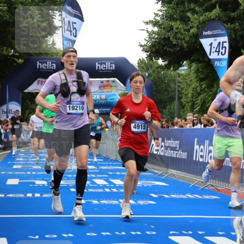 29.06.2025 - hella hamburg halbmarathon Strokosch-Dieckow http://msf.ph/oto/8493470 29.06.2025 10:44:48 Ziel 1941, 2098, 2890, 2970, 3004, 3098, 3785, 4270, 4425, 4915, 7056, 7167, 7325, 9030, 9720, 12161, 15185, 15233, 16834, 17251, 17382, 17406, 18631, 19207, 19210 meine-sportfotos.de