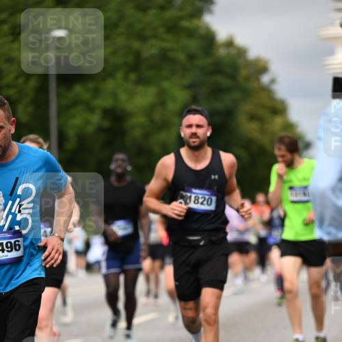29.06.2025 - hella hamburg halbmarathon Dr. Thomas Lammeyer http://msf.ph/oto/8493706 29.06.2025 10:22:33 Kennedybrücke 1234, 1268, 1477, 1820, 2087, 2335, 2634, 2821, 3125, 3482, 4123, 4383, 4738, 5290, 5909, 6332, 7121, 7160, 7413, 7445, 7649, 7838, 7882, 7883, 8067, 8341, 9222, 9276, 9717, 9834, 9844, 10174, 10502, 10659, 10856, 10908, 10946, 11352 meine-sportfotos.de