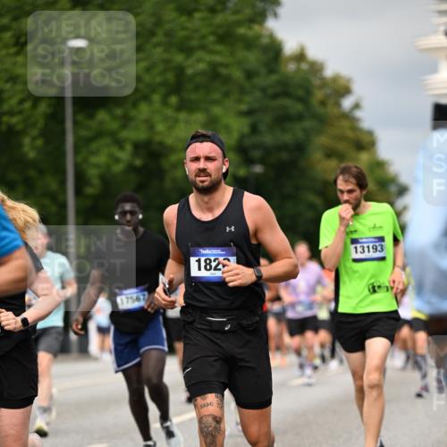 29.06.2025 - hella hamburg halbmarathon Dr. Thomas Lammeyer http://msf.ph/oto/8493743 29.06.2025 10:22:33 Kennedybrücke 1234, 1268, 1477, 1820, 2087, 2335, 2634, 2821, 3125, 3482, 4123, 4383, 4738, 5290, 5909, 6332, 7121, 7160, 7413, 7445, 7649, 7838, 7882, 7883, 8067, 8341, 9222, 9276, 9717, 9834, 9844, 10174, 10502, 10659, 10856, 10908, 10946, 11352 meine-sportfotos.de