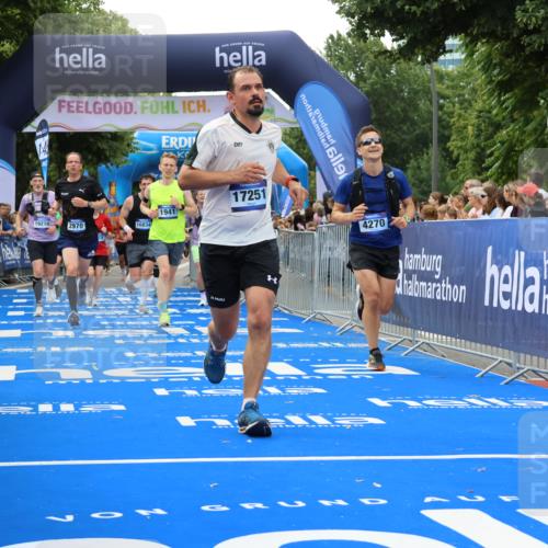 29.06.2025 - hella hamburg halbmarathon Strokosch-Dieckow http://msf.ph/oto/8493769 29.06.2025 10:44:44 Ziel 1782, 1941, 2098, 2970, 3004, 3098, 3785, 4270, 4915, 4991, 6490, 7056, 7167, 7325, 9720, 10669, 12161, 15185, 15233, 16834, 17251, 18107, 18437, 18464, 18868, 19206, 19207, 19210 meine-sportfotos.de