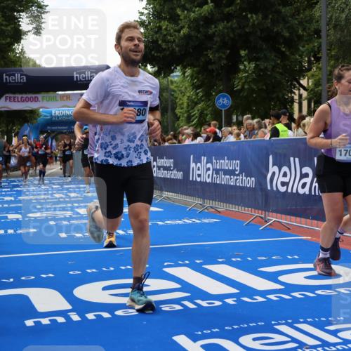 29.06.2025 - hella hamburg halbmarathon Strokosch-Dieckow http://msf.ph/oto/8493773 29.06.2025 10:42:32 Ziel 1209, 1353, 1700, 1735, 1800, 1962, 2233, 4235, 7116, 7448, 7508, 7734, 13446, 13483, 15623, 16295, 16333, 17000, 17016, 17637, 17733, 17911, 18275, 18632, 18680 meine-sportfotos.de