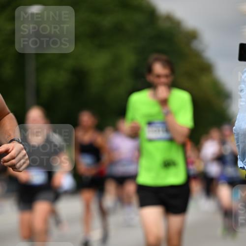 29.06.2025 - hella hamburg halbmarathon Dr. Thomas Lammeyer http://msf.ph/oto/8493797 29.06.2025 10:22:35 Kennedybrücke 1234, 1268, 1477, 1820, 2087, 2335, 2634, 2821, 3125, 3202, 3482, 4123, 4383, 5290, 5733, 5909, 6332, 7121, 7160, 7413, 7445, 7649, 7838, 7882, 7883, 8067, 8341, 8665, 9222, 9276, 9505, 9834, 9844, 10174, 10502, 10659, 10856, 10908, 10946, 11020, 11352 meine-sportfotos.de