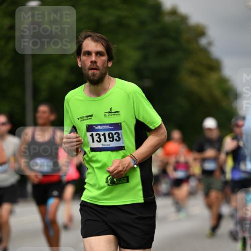 29.06.2025 - hella hamburg halbmarathon Dr. Thomas Lammeyer http://msf.ph/oto/8493838 29.06.2025 10:22:36 Kennedybrücke 1234, 1268, 1820, 2087, 2335, 2634, 2821, 3125, 3202, 3482, 4123, 4383, 5290, 5611, 5733, 5909, 6332, 7121, 7160, 7413, 7445, 7838, 7882, 7883, 8067, 8341, 8665, 9222, 9276, 9505, 9834, 9844, 10174, 10467, 10502, 10659, 10856, 10908, 10946, 11020, 11352 meine-sportfotos.de