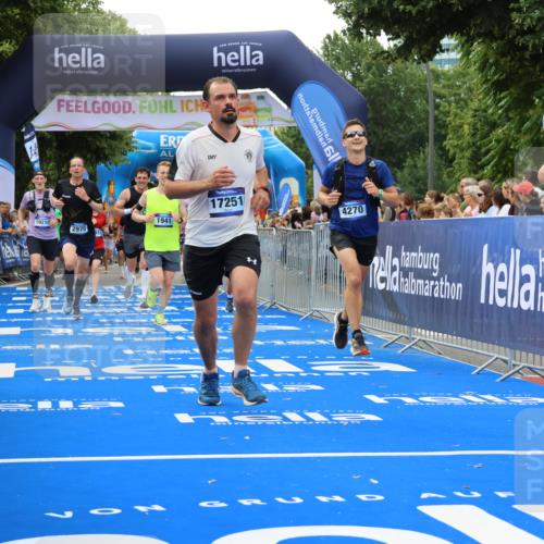 29.06.2025 - hella hamburg halbmarathon Strokosch-Dieckow http://msf.ph/oto/8493845 29.06.2025 10:44:44 Ziel 1782, 1941, 2098, 2970, 3004, 3098, 3785, 4270, 4915, 4991, 6490, 7056, 7167, 7325, 9720, 10669, 12161, 15185, 15233, 16834, 17251, 18107, 18437, 18464, 18868, 19206, 19207, 19210 meine-sportfotos.de
