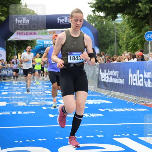 29.06.2025 - hella hamburg halbmarathon Strokosch-Dieckow http://msf.ph/oto/8493990 29.06.2025 10:44:41 Ziel 1782, 1941, 2365, 2402, 2970, 3004, 3785, 4270, 4915, 4991, 5476, 6490, 6495, 7325, 10669, 12711, 14351, 14798, 14816, 15185, 15233, 16224, 16834, 17251, 18107, 18437, 18464, 18539, 18560, 18868, 19206, 19207 meine-sportfotos.de