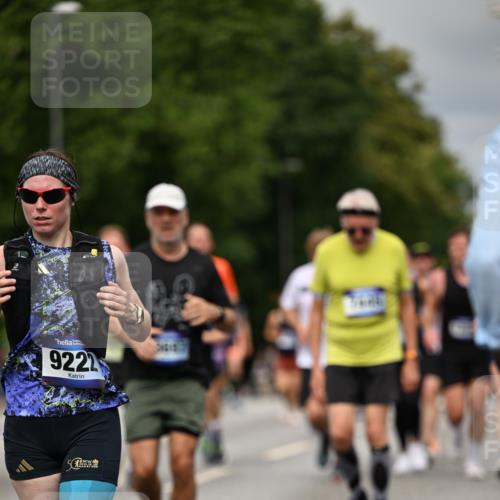 29.06.2025 - hella hamburg halbmarathon Dr. Thomas Lammeyer http://msf.ph/oto/8494022 29.06.2025 10:22:39 Kennedybrücke 1234, 1521, 1820, 2335, 2634, 2821, 3125, 3202, 4123, 4383, 5264, 5266, 5611, 5733, 5909, 6413, 7121, 7413, 7445, 7838, 8067, 8341, 8665, 9222, 9276, 9505, 9844, 10174, 10467, 10502, 10659, 10856, 10908, 10946, 11020 meine-sportfotos.de