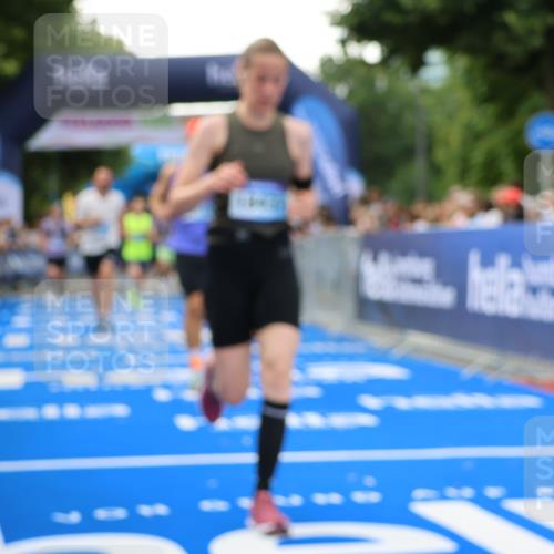 29.06.2025 - hella hamburg halbmarathon Strokosch-Dieckow http://msf.ph/oto/8494027 29.06.2025 10:44:41 Ziel 1782, 1941, 2365, 2402, 2970, 3004, 3785, 4270, 4915, 4991, 5476, 6490, 6495, 7325, 10669, 12711, 14351, 14798, 14816, 15185, 15233, 16224, 16834, 17251, 18107, 18437, 18464, 18539, 18560, 18868, 19206, 19207 meine-sportfotos.de