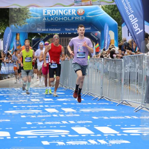 29.06.2025 - hella hamburg halbmarathon Strokosch-Dieckow http://msf.ph/oto/8494387 29.06.2025 10:41:55 Ziel 1169, 5690, 6593, 7092, 7363, 8694, 11417, 11765, 12292, 13196, 15521, 15846, 15935, 16507, 17864, 17926, 18920, 19046 meine-sportfotos.de