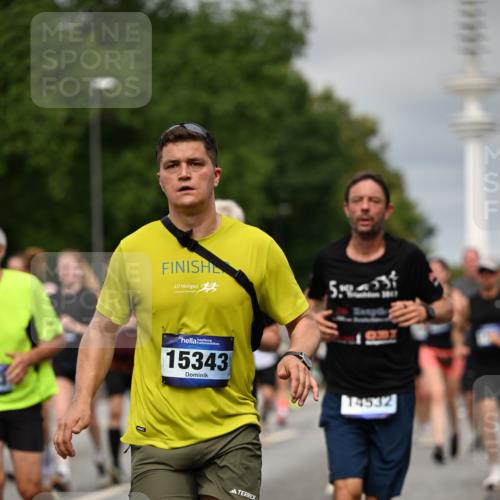 29.06.2025 - hella hamburg halbmarathon Dr. Thomas Lammeyer http://msf.ph/oto/8494432 29.06.2025 10:22:48 Kennedybrücke 1234, 1521, 2335, 2821, 3202, 3321, 3591, 3592, 4123, 4383, 5049, 5264, 5266, 5611, 5733, 5910, 6413, 7121, 7214, 7445, 7454, 8067, 8341, 8665, 8799, 9222, 9276, 9505, 9549, 9658, 10172, 10467, 10502, 10687, 10856, 11020 meine-sportfotos.de