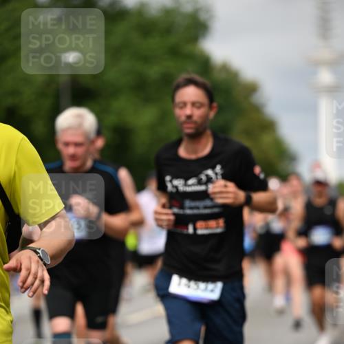 29.06.2025 - hella hamburg halbmarathon Dr. Thomas Lammeyer http://msf.ph/oto/8494490 29.06.2025 10:22:48 Kennedybrücke 1234, 1521, 2335, 2821, 3202, 3321, 3591, 3592, 4123, 4383, 5049, 5264, 5266, 5611, 5733, 5910, 6413, 7121, 7214, 7445, 7454, 8067, 8341, 8665, 8799, 9222, 9276, 9505, 9549, 9658, 10172, 10467, 10502, 10687, 10856, 11020 meine-sportfotos.de
