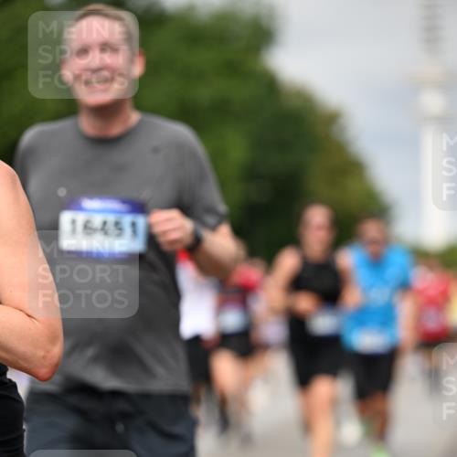 29.06.2025 - hella hamburg halbmarathon Dr. Thomas Lammeyer http://msf.ph/oto/8494771 29.06.2025 10:22:54 Kennedybrücke 1234, 1521, 2096, 2335, 2821, 3202, 3321, 3591, 3592, 4123, 4383, 4718, 4845, 5049, 5264, 5266, 5611, 5733, 5910, 6413, 6477, 6482, 7121, 7214, 7445, 7454, 8067, 8665, 8799, 9276, 9505, 9549, 9658, 9756, 9757, 9964, 10172, 10467, 10502, 10687, 10816, 10856, 11020 meine-sportfotos.de