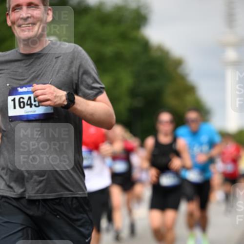29.06.2025 - hella hamburg halbmarathon Dr. Thomas Lammeyer http://msf.ph/oto/8494775 29.06.2025 10:22:54 Kennedybrücke 1234, 1521, 2096, 2335, 2821, 3202, 3321, 3591, 3592, 4123, 4383, 4718, 4845, 5049, 5264, 5266, 5611, 5733, 5910, 6413, 6477, 6482, 7121, 7214, 7445, 7454, 8067, 8665, 8799, 9276, 9505, 9549, 9658, 9756, 9757, 9964, 10172, 10467, 10502, 10687, 10816, 10856, 11020 meine-sportfotos.de