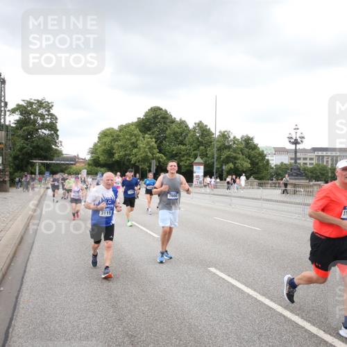 29.06.2025 - hella hamburg halbmarathon Jannik Wohlers http://msf.ph/oto/8494858 29.06.2025 10:55:02 Lombardsbrücke 1616, 1873, 1917, 3115, 3157, 3577, 4628, 5040, 5483, 5487, 7548, 7680, 8626, 9614, 9618, 9857, 9858, 10559, 10885, 11109, 12902, 13098, 13230, 14727, 15152, 15160, 16267, 16385, 16533, 16855, 17019, 17396, 18670, 18972 meine-sportfotos.de