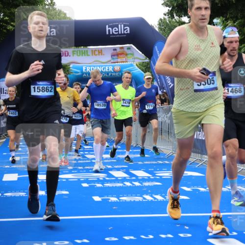 29.06.2025 - hella hamburg halbmarathon Strokosch-Dieckow http://msf.ph/oto/8494910 29.06.2025 10:44:33 Ziel 1057, 1468, 1782, 2365, 2402, 3305, 4991, 5476, 6490, 6495, 7322, 7710, 8928, 10669, 12554, 12711, 14351, 14464, 14667, 14798, 14816, 15862, 16224, 17097, 17729, 18107, 18437, 18464, 18539, 18560, 18765, 18868, 19206 meine-sportfotos.de