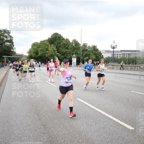 29.06.2025 - hella hamburg halbmarathon Jannik Wohlers http://msf.ph/oto/8494921 29.06.2025 10:55:05 Lombardsbrücke 1616, 1873, 1917, 3115, 3157, 3577, 4628, 5040, 5483, 5487, 7548, 7680, 8626, 9614, 9618, 9857, 9858, 10094, 10559, 10885, 11109, 12902, 13230, 14727, 15081, 15152, 16267, 16385, 16533, 16855, 17019, 17396, 18670, 18972 meine-sportfotos.de