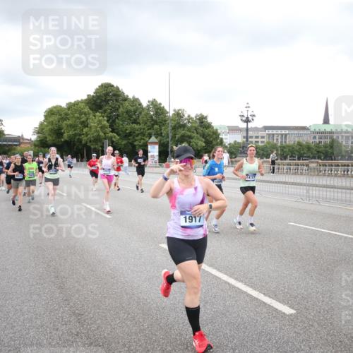 29.06.2025 - hella hamburg halbmarathon Jannik Wohlers http://msf.ph/oto/8494961 29.06.2025 10:55:06 Lombardsbrücke 1616, 1873, 1917, 3115, 3157, 3577, 4628, 5040, 5483, 5487, 7548, 7680, 8626, 9614, 9618, 9857, 9858, 10094, 10559, 10885, 11109, 12902, 13230, 14727, 15081, 15152, 16267, 16385, 16533, 16855, 17019, 17396, 18670, 18972 meine-sportfotos.de