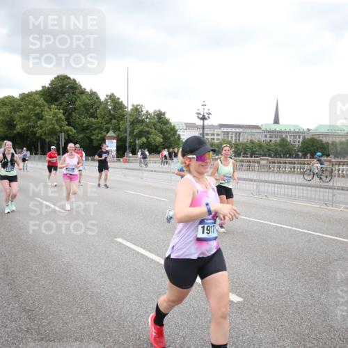 29.06.2025 - hella hamburg halbmarathon Jannik Wohlers http://msf.ph/oto/8494983 29.06.2025 10:55:06 Lombardsbrücke 1616, 1873, 1917, 3115, 3157, 3577, 4628, 5040, 5483, 5487, 7548, 7680, 8626, 9614, 9618, 9857, 9858, 10094, 10559, 10885, 11109, 12902, 13230, 14727, 15081, 15152, 16267, 16385, 16533, 16855, 17019, 17396, 18670, 18972 meine-sportfotos.de