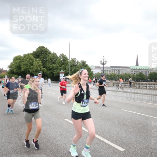 29.06.2025 - hella hamburg halbmarathon Jannik Wohlers http://msf.ph/oto/8495020 29.06.2025 10:55:08 Lombardsbrücke 1616, 1873, 1917, 3115, 3157, 3244, 3577, 5483, 5487, 7548, 7680, 8527, 8626, 9614, 9618, 9857, 9858, 10094, 10559, 10593, 10885, 11109, 12902, 14727, 15081, 16267, 16385, 16533, 16855, 16926, 17019, 17396, 18670, 18972 meine-sportfotos.de