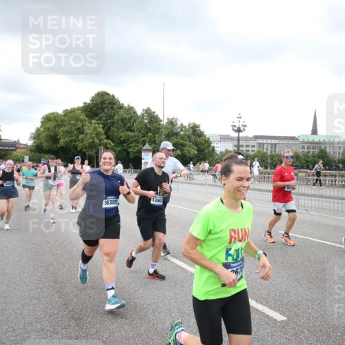 29.06.2025 - hella hamburg halbmarathon Jannik Wohlers http://msf.ph/oto/8495073 29.06.2025 10:55:10 Lombardsbrücke 1616, 1873, 1917, 3101, 3115, 3244, 5220, 5222, 5483, 5487, 5575, 7548, 7680, 8527, 8626, 9614, 9618, 9857, 9858, 9956, 10094, 10559, 10593, 10885, 11109, 12695, 12902, 14727, 15081, 15116, 15289, 16267, 16336, 16385, 16855, 16926, 17019, 17392, 17396, 18670, 18972 meine-sportfotos.de