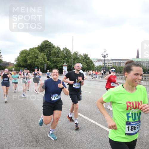 29.06.2025 - hella hamburg halbmarathon Jannik Wohlers http://msf.ph/oto/8495088 29.06.2025 10:55:10 Lombardsbrücke 1616, 1873, 1917, 3101, 3115, 3244, 5220, 5222, 5483, 5487, 5575, 7548, 7680, 8527, 8626, 9614, 9618, 9857, 9858, 9956, 10094, 10559, 10593, 10885, 11109, 12695, 12902, 14727, 15081, 15116, 15289, 16267, 16336, 16385, 16855, 16926, 17019, 17392, 17396, 18670, 18972 meine-sportfotos.de