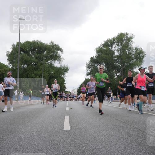 29.06.2025 - hella hamburg halbmarathon Luisa Fischer http://msf.ph/oto/8495123 29.06.2025 10:53:17 Kennedybrücke 11681, 12664, 18470, 14382, 6680, 292, 5997, 1525, 2927, 3070, 5997, 6680, 6694, 6989, 7755, 8254, 9261, 10060, 10704 meine-sportfotos.de