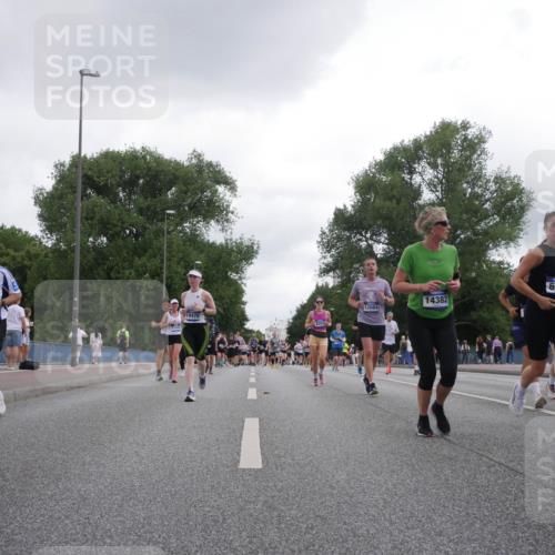 29.06.2025 - hella hamburg halbmarathon Luisa Fischer http://msf.ph/oto/8495142 29.06.2025 10:53:18 Kennedybrücke 1168, 12664, 18470, 14382, 6680, 1525, 1525, 2927, 3070, 5997, 6680, 6694, 6989, 7755, 8254, 9261, 10060, 10704 meine-sportfotos.de