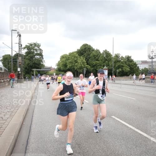 29.06.2025 - hella hamburg halbmarathon Jannik Wohlers http://msf.ph/oto/8495152 29.06.2025 10:55:12 Lombardsbrücke 1616, 1873, 1917, 3101, 3244, 5220, 5222, 5487, 5575, 7548, 7680, 8527, 8626, 8648, 9614, 9618, 9857, 9858, 9956, 10094, 10436, 10438, 10559, 10593, 10885, 12695, 12902, 13504, 14727, 15081, 15116, 15289, 16267, 16336, 16651, 16768, 16855, 16926, 17019, 17392, 17396, 18670, 18907, 18972 meine-sportfotos.de