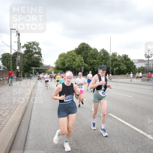 29.06.2025 - hella hamburg halbmarathon Jannik Wohlers http://msf.ph/oto/8495161 29.06.2025 10:55:12 Lombardsbrücke 1616, 1873, 1917, 3101, 3244, 5220, 5222, 5487, 5575, 7548, 7680, 8527, 8626, 8648, 9614, 9618, 9857, 9858, 9956, 10094, 10436, 10438, 10559, 10593, 10885, 12695, 12902, 13504, 14727, 15081, 15116, 15289, 16267, 16336, 16651, 16768, 16855, 16926, 17019, 17392, 17396, 18670, 18907, 18972 meine-sportfotos.de