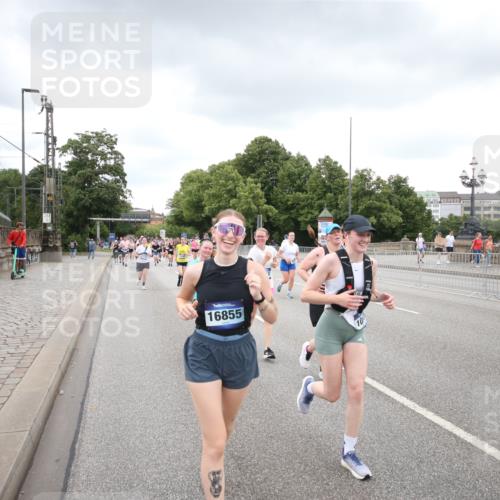 29.06.2025 - hella hamburg halbmarathon Jannik Wohlers http://msf.ph/oto/8495174 29.06.2025 10:55:12 Lombardsbrücke 1616, 1873, 1917, 3101, 3244, 5220, 5222, 5487, 5575, 7548, 7680, 8527, 8626, 8648, 9614, 9618, 9857, 9858, 9956, 10094, 10436, 10438, 10559, 10593, 10885, 12695, 12902, 13504, 14727, 15081, 15116, 15289, 16267, 16336, 16651, 16768, 16855, 16926, 17019, 17392, 17396, 18670, 18907, 18972 meine-sportfotos.de