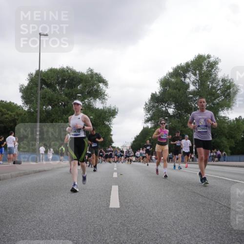 29.06.2025 - hella hamburg halbmarathon Luisa Fischer http://msf.ph/oto/8495176 29.06.2025 10:53:19 Kennedybrücke 18470, 17089, 8254, 12664, 1525, 2160, 2927, 3070, 5997, 6680, 6694, 6989, 7755, 8254, 9261, 10060, 10704 meine-sportfotos.de