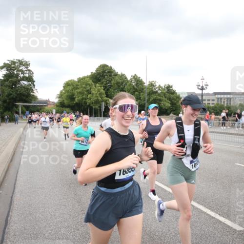 29.06.2025 - hella hamburg halbmarathon Jannik Wohlers http://msf.ph/oto/8495197 29.06.2025 10:55:12 Lombardsbrücke 1616, 1873, 1917, 3101, 3244, 5220, 5222, 5487, 5575, 7548, 7680, 8527, 8626, 8648, 9614, 9618, 9857, 9858, 9956, 10094, 10436, 10438, 10559, 10593, 10885, 12695, 12902, 13504, 14727, 15081, 15116, 15289, 16267, 16336, 16651, 16768, 16855, 16926, 17019, 17392, 17396, 18670, 18907, 18972 meine-sportfotos.de