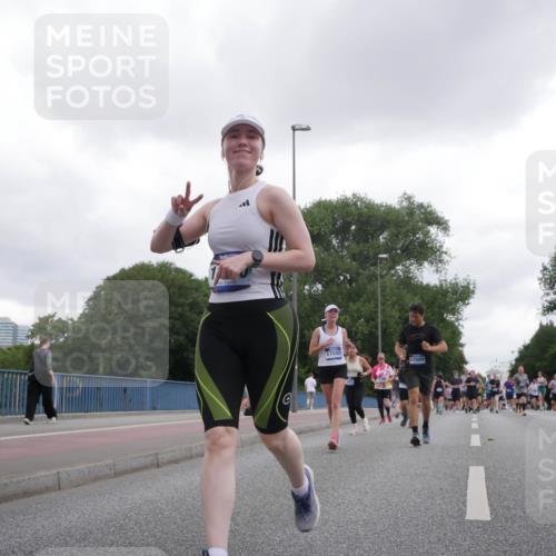 29.06.2025 - hella hamburg halbmarathon Luisa Fischer http://msf.ph/oto/8495205 29.06.2025 10:53:21 Kennedybrücke 17085, 17089, 1525, 2160, 2927, 3070, 6680, 6989, 7755, 8254, 9261, 9940, 10060 meine-sportfotos.de