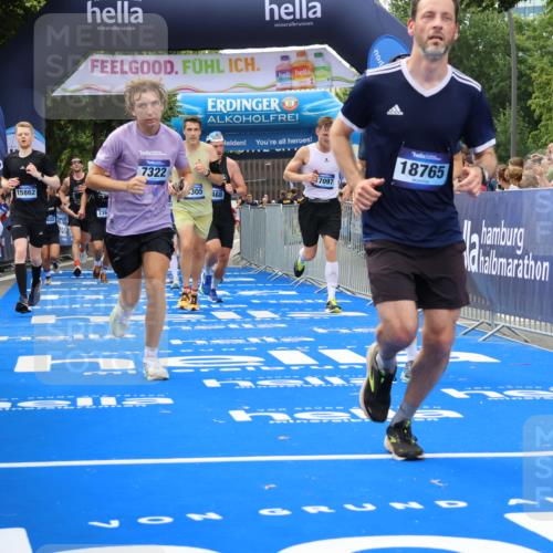 29.06.2025 - hella hamburg halbmarathon Strokosch-Dieckow http://msf.ph/oto/8495210 29.06.2025 10:44:30 Ziel 1057, 1468, 1782, 2365, 2402, 3305, 4310, 4691, 4991, 5476, 6490, 6495, 7322, 7710, 8928, 12327, 12554, 12711, 14351, 14464, 14667, 14798, 14816, 15862, 16224, 16803, 17097, 17729, 18107, 18464, 18539, 18560, 18765, 18806, 19206 meine-sportfotos.de