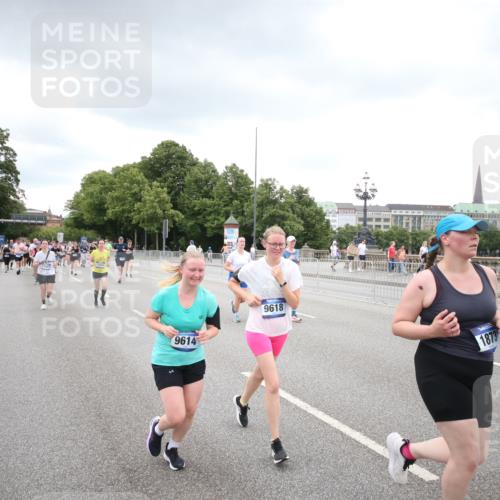 29.06.2025 - hella hamburg halbmarathon Jannik Wohlers http://msf.ph/oto/8495216 29.06.2025 10:55:13 Lombardsbrücke 1616, 1873, 1917, 3101, 3244, 5220, 5222, 5487, 5575, 6257, 7548, 8527, 8626, 8648, 9548, 9614, 9618, 9857, 9858, 9956, 10094, 10436, 10438, 10559, 10593, 10885, 12695, 12902, 13504, 15081, 15116, 15289, 16267, 16336, 16651, 16768, 16855, 16926, 17019, 17392, 17396, 18670, 18907, 18972 meine-sportfotos.de