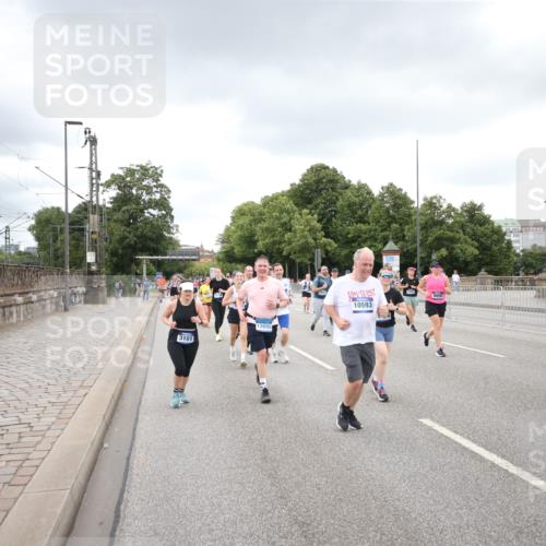 29.06.2025 - hella hamburg halbmarathon Jannik Wohlers http://msf.ph/oto/8495268 29.06.2025 10:55:21 Lombardsbrücke 1616, 3101, 3244, 4265, 4470, 4896, 5220, 5222, 5575, 6055, 6056, 6113, 6257, 6594, 7548, 7969, 8110, 8527, 8532, 8533, 8648, 9548, 9614, 9618, 9861, 9865, 9956, 10094, 10436, 10438, 10449, 10593, 11903, 11962, 11963, 12695, 13504, 14124, 14492, 15081, 15116, 15289, 15763, 15764, 16336, 16651, 16768, 16926, 17168, 17392, 18195, 18907 meine-sportfotos.de