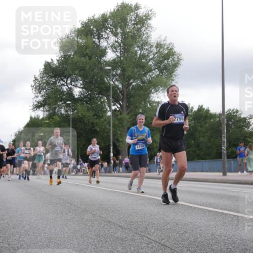 29.06.2025 - hella hamburg halbmarathon Luisa Fischer http://msf.ph/oto/8495280 29.06.2025 10:53:25 Kennedybrücke 16635, 2160, 7755, 2160, 3701, 3710, 4168, 7755, 9940, 10060 meine-sportfotos.de