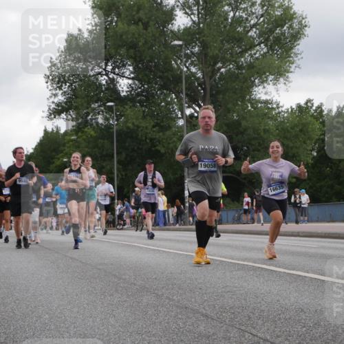29.06.2025 - hella hamburg halbmarathon Luisa Fischer http://msf.ph/oto/8495316 29.06.2025 10:53:27 Kennedybrücke 1888, 17608, 371, 9940, 426, 14144, 18586, 19058, 16635, 2160, 3680, 3701, 3710, 4168, 7721, 7722, 7755, 9940 meine-sportfotos.de