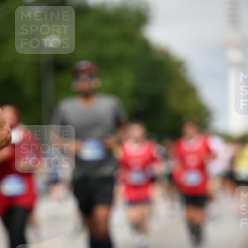 29.06.2025 - hella hamburg halbmarathon Dr. Thomas Lammeyer http://msf.ph/oto/8495317 29.06.2025 10:22:58 Kennedybrücke 1349, 1521, 2096, 2781, 3026, 3202, 3321, 3591, 3592, 4123, 4383, 4718, 4845, 5049, 5264, 5266, 5323, 5611, 5733, 5910, 6194, 6413, 6477, 6482, 7121, 7214, 7445, 7454, 8067, 8665, 8799, 9276, 9505, 9549, 9658, 9756, 9757, 9964, 10037, 10172, 10467, 10502, 10687, 10816, 10856, 11020 meine-sportfotos.de
