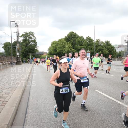 29.06.2025 - hella hamburg halbmarathon Jannik Wohlers http://msf.ph/oto/8495341 29.06.2025 10:55:22 Lombardsbrücke 1616, 3101, 3244, 4265, 4470, 4896, 5220, 5222, 5575, 6055, 6056, 6113, 6257, 6594, 7548, 7969, 8110, 8527, 8532, 8533, 8648, 9548, 9861, 9865, 9956, 10094, 10436, 10438, 10449, 10593, 11903, 11962, 11963, 12695, 13504, 14124, 14492, 15081, 15116, 15289, 15763, 15764, 16336, 16651, 16768, 16926, 17038, 17039, 17168, 17392, 18195, 18907 meine-sportfotos.de