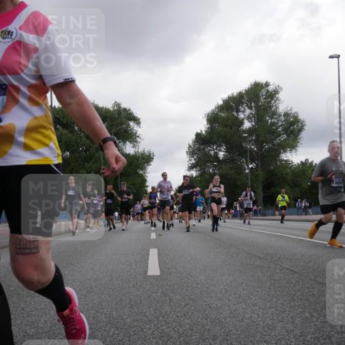 29.06.2025 - hella hamburg halbmarathon Luisa Fischer http://msf.ph/oto/8495342 29.06.2025 10:53:28 Kennedybrücke 2713, 21, 1, 11, 11889, 1905, 2160, 3680, 3701, 3710, 4168, 7721, 7722, 7755, 9940 meine-sportfotos.de