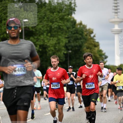 29.06.2025 - hella hamburg halbmarathon Dr. Thomas Lammeyer http://msf.ph/oto/8495354 29.06.2025 10:22:59 Kennedybrücke 1349, 1521, 2096, 2781, 3026, 3202, 3321, 3591, 3592, 4383, 4718, 4845, 5049, 5264, 5266, 5323, 5611, 5733, 5910, 6194, 6413, 6477, 6482, 7051, 7121, 7214, 7454, 8665, 8799, 9276, 9505, 9549, 9658, 9756, 9757, 9964, 10037, 10172, 10467, 10502, 10687, 10816, 10856, 11020 meine-sportfotos.de