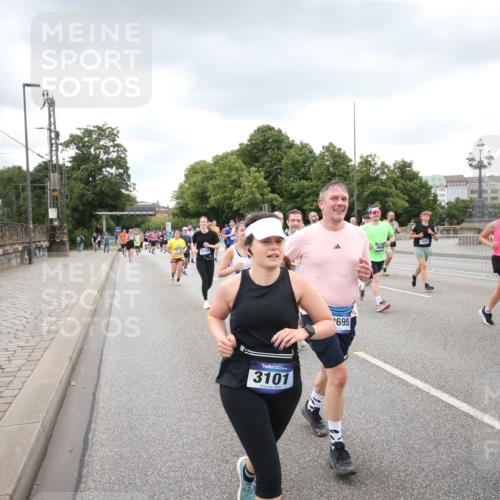 29.06.2025 - hella hamburg halbmarathon Jannik Wohlers http://msf.ph/oto/8495357 29.06.2025 10:55:22 Lombardsbrücke 1616, 3101, 3244, 4265, 4470, 4896, 5220, 5222, 5575, 6055, 6056, 6113, 6257, 6594, 7548, 7969, 8110, 8527, 8532, 8533, 8648, 9548, 9861, 9865, 9956, 10094, 10436, 10438, 10449, 10593, 11903, 11962, 11963, 12695, 13504, 14124, 14492, 15081, 15116, 15289, 15763, 15764, 16336, 16651, 16768, 16926, 17038, 17039, 17168, 17392, 18195, 18907 meine-sportfotos.de