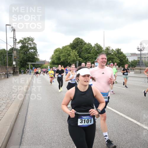 29.06.2025 - hella hamburg halbmarathon Jannik Wohlers http://msf.ph/oto/8495369 29.06.2025 10:55:23 Lombardsbrücke 1616, 3101, 3244, 4265, 4470, 4896, 5220, 5222, 5575, 6055, 6056, 6113, 6257, 6594, 7548, 7969, 8110, 8527, 8532, 8533, 8648, 9548, 9861, 9865, 9956, 10094, 10436, 10438, 10449, 10593, 11903, 11962, 11963, 12695, 13504, 14124, 14492, 15081, 15116, 15289, 15763, 15764, 16336, 16651, 16768, 16926, 17038, 17039, 17168, 17392, 18195, 18907 meine-sportfotos.de