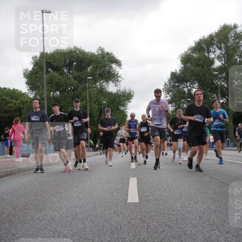 29.06.2025 - hella hamburg halbmarathon Luisa Fischer http://msf.ph/oto/8495376 29.06.2025 10:53:30 Kennedybrücke 11889, 716, 12079, 3710, 17608, 15582, 416, 940, 16489, 2160, 3680, 3701, 3710, 4168, 7721, 7722, 9940 meine-sportfotos.de