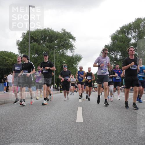 29.06.2025 - hella hamburg halbmarathon Luisa Fischer http://msf.ph/oto/8495380 29.06.2025 10:53:31 Kennedybrücke 11889, 11716, 1201, 4527, 1888, 3710, 17608, 582, 4168, 9940, 16489, 18586, 2160, 3680, 3701, 3710, 4168, 7721, 7722, 8299, 9940 meine-sportfotos.de