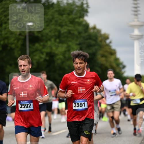 29.06.2025 - hella hamburg halbmarathon Dr. Thomas Lammeyer http://msf.ph/oto/8495401 29.06.2025 10:23:01 Kennedybrücke 1349, 1521, 2096, 2311, 2781, 3026, 3202, 3321, 3591, 3592, 4718, 4845, 5049, 5264, 5266, 5323, 5611, 5733, 5910, 6194, 6413, 6477, 6482, 7051, 7121, 7214, 7454, 7566, 7844, 8665, 8799, 9505, 9549, 9652, 9658, 9756, 9757, 9964, 10037, 10172, 10467, 10502, 10687, 10816, 10856, 11020 meine-sportfotos.de
