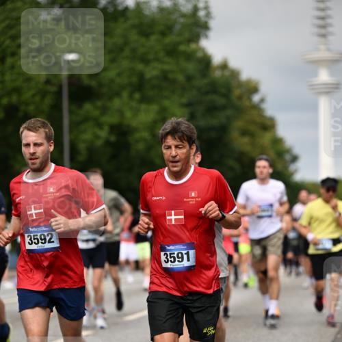 29.06.2025 - hella hamburg halbmarathon Dr. Thomas Lammeyer http://msf.ph/oto/8495407 29.06.2025 10:23:01 Kennedybrücke 1349, 1521, 2096, 2311, 2781, 3026, 3202, 3321, 3591, 3592, 4718, 4845, 5049, 5264, 5266, 5323, 5611, 5733, 5910, 6194, 6413, 6477, 6482, 7051, 7121, 7214, 7454, 7566, 7844, 8665, 8799, 9505, 9549, 9652, 9658, 9756, 9757, 9964, 10037, 10172, 10467, 10502, 10687, 10816, 10856, 11020 meine-sportfotos.de