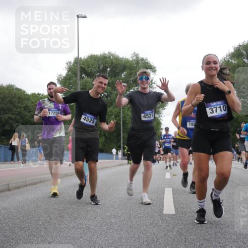 29.06.2025 - hella hamburg halbmarathon Luisa Fischer http://msf.ph/oto/8495415 29.06.2025 10:53:33 Kennedybrücke 1889, 17256, 4525, 4527, 188, 3710, 7722, 15551, 1259, 3680, 3701, 3710, 4168, 5119, 5552, 7721, 7722, 8299, 9940, 10033 meine-sportfotos.de