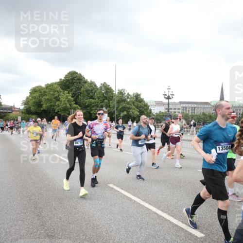 29.06.2025 - hella hamburg halbmarathon Jannik Wohlers http://msf.ph/oto/8495419 29.06.2025 10:55:24 Lombardsbrücke 3101, 3244, 4265, 4470, 4896, 5220, 5222, 5575, 6055, 6056, 6113, 6257, 6594, 7516, 7969, 8110, 8527, 8532, 8533, 8648, 9548, 9861, 9865, 9956, 10094, 10436, 10438, 10449, 10593, 11903, 11962, 11963, 12695, 13504, 14124, 14492, 15081, 15116, 15289, 15763, 15764, 16336, 16651, 16768, 16926, 17038, 17039, 17168, 17392, 18195, 18907 meine-sportfotos.de