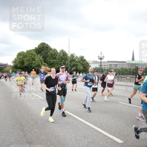 29.06.2025 - hella hamburg halbmarathon Jannik Wohlers http://msf.ph/oto/8495438 29.06.2025 10:55:24 Lombardsbrücke 3101, 3244, 4265, 4470, 4896, 5220, 5222, 5575, 6055, 6056, 6113, 6257, 6594, 7516, 7969, 8110, 8527, 8532, 8533, 8648, 9548, 9861, 9865, 9956, 10094, 10436, 10438, 10449, 10593, 11903, 11962, 11963, 12695, 13504, 14124, 14492, 15081, 15116, 15289, 15763, 15764, 16336, 16651, 16768, 16926, 17038, 17039, 17168, 17392, 18195, 18907 meine-sportfotos.de